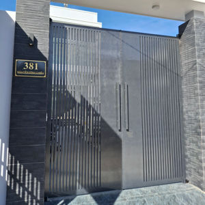 Puerta de Hierro de Estilo Francés con Recubrimiento en Polvo, con Soporte de Diseño en Línea, en Negro, Cobre, Bronce y Peltre - Product Image 1