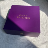 Boîte cadeau en papier rigide durable avec fermeture magnétique recyclable, gaufrage, laminage mat et revêtement UV pour une image de marque de luxe