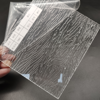 Plaque acrylique avec des formes de rayures ondulées transparentes, texture murale, panneaux acryliques décoratifs en relief pour découpe personnalisée