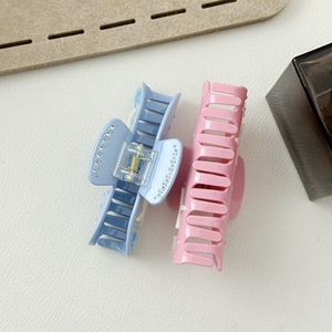 กิ๊บหนีบผมปลาดาวแบบอะซิเตทคลิปฉลามขนาดใหญ่สีครีมสำหรับตกแต่งหัวผมมวยและหลัง - Product Image 4