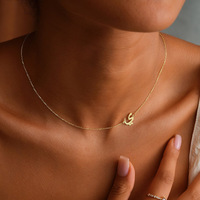 Yiwu Daicy mode chaîne en acier inoxydable lettre arabe collier Simple plaqué or collier initial pour les femmes