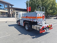Nouveau camion-citerne mobile Sinotruk HOWO 4x2 de 2,7 m³ (2 m³) avec moteur diesel pour le ravitaillement agricole – Mini-citerne mobile de carburant