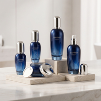 Bouteilles de crème pour le visage en verre bleu foncé, flacons pompe à lotion avec bouchon argenté, pour emballages cosmétiques et soins de la peau, directement de l'usine.