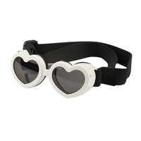 Lunettes de protection UV pour animaux de compagnie avec sangles réglables Lunettes de soleil en forme de cœur pour chiens Lunettes de soleil anti-buée pour chiens Lunettes de soleil pour animaux de compagnie