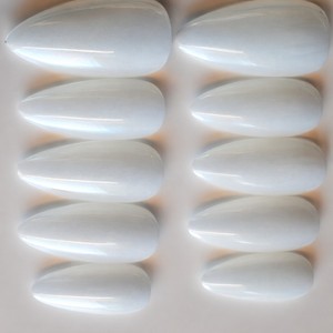 Faux ongles autocollants blancs holographiques en amande, couvrance totale, avec colle, longueur courte à moyenne pour usage quotidien - Product Image 2