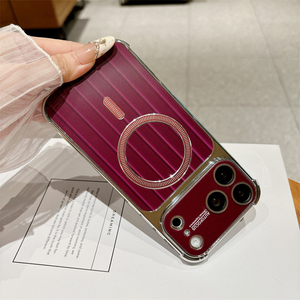 Coque de téléphone magnétique à rayures ondulées électroplaquées pour iPhone 18 17 16 15 14 Pro Max avec protection d'objectif rayée et dos rouge cerise - Product Image 4