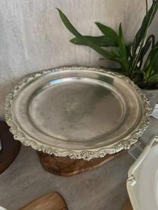 Bandeja Vintage Decorativa con Plato Redondo para Servir, Ideal para Catering, Buffet y Comedor - Product Image 4