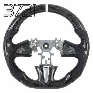 Volante de Fibra de Carbono con Franja Blanca y Cuero Perforado Personalizado para Infiniti Q50 Q60 QX50 QX55 2017-2025 - Product Image 1
