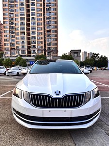 Skoda <span class=keywords><strong>Octavia</strong></span> 1.4T 150HP Automático de Segunda Mano, Sedán de Lujo con Asientos de Cuero - Product Image 4