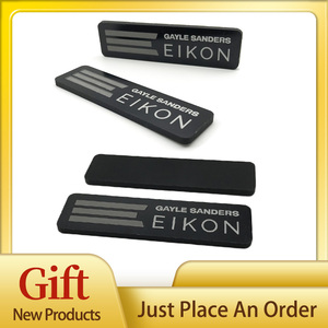 Targhetta Personalizzata in Acciaio Inox Zincato Nero e Alluminio Anodizzato, Medaglia Artigianale <span class=keywords><strong>con</strong></span> <span class=keywords><strong>Nome</strong></span> Inciso al Laser, Tecnica di Fusione - Product Image 5