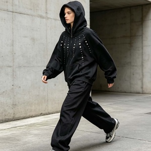 Sudadera con capucha y cremallera de alta calidad, estilo streetwear, para hombre, talla grande, con tachuelas, para otoño. - Product Image 4