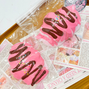 Nouveau jouet sensoriel réaliste en silicone de qualité alimentaire en forme de croissant rose avec coulis chocolaté, pour un plaisir instantané, cadeau pour tous les âges de 5 à 7 ans - Product Image 1