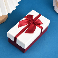 Boîtes à bijoux créatives en carton blanc vides avec emballage cadeau rectangulaire en relief et revêtement UV pour les personnalités