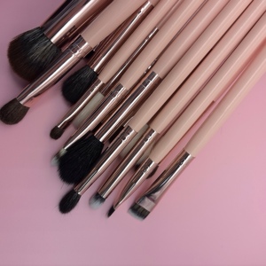 YRX 16 pinceaux de maquillage avec de nouveaux designs de poils, pinceaux pour fards à paupières, estompage des yeux, anticernes, illuminateur, pinceaux de maquillage vegan OEM - Product Image 4