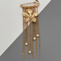 Élégante broche fleurie à longues pampilles en fausses perles pour femme, style rétro, accessoire de costume pour soirée, bijou fantaisie, cadeau