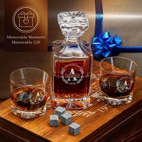 Jingyue Logotipo personalizado Grabado Personalizado 25oz Cristal Licor Whisky Decantador y vasos de whisky Set en caja de madera para hombres Regalo
