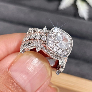 Anello a Triangolo Ondulato Bicolore con Spine per Donne, Gioiello da Dito Trendy e Alla Moda - Product Image 6