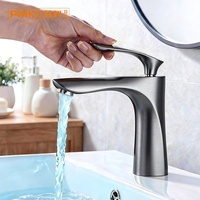 Robinet de lavabo monocommande moderne classique chromé à montage sur pont, en alliage de zinc, avec cartouche céramique, pour eau froide et chaude.