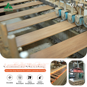 Sistema de Clic con Relieve <span class=keywords><strong>EIR</strong></span>, Resistente al Agua y a la Humedad, Protección Avanzada, Piso Laminado de 12 mm para Ambientes Húmedos - Product Image 4