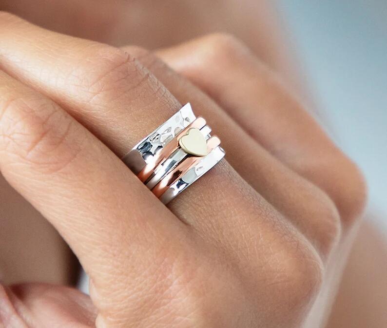 Hot Selling Rotating Flower Ring Inlaid