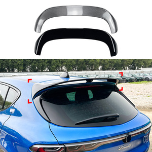 Alerón Trasero Alfa Romeo Tonale, Negro Piano, Textura de Fibra de Carbono, Estilo Ducktail, 2023 - Product Image 1