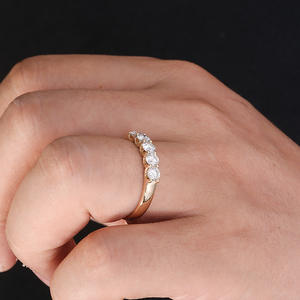 <span class=keywords><strong>1</strong></span>/4 - <span class=keywords><strong>3</strong></span>/4 CTTW認定ラボ成長ダイヤモンド5ストーンバンドリング女性用スパークリング18kソリッドゴールドアニバーサリーバンドスタッカブルB - Product Image 5