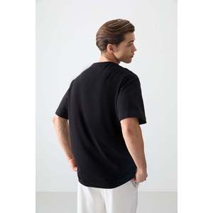เสื้อยืดพิมพ์ลายทรงโอเวอร์ไซส์สำหรับผู้ชาย Air Jones สีดำ ผ้าฝ้าย 100% เนื้อผ้านุ่มหนา - รุ่น 88361 - Product Image 5