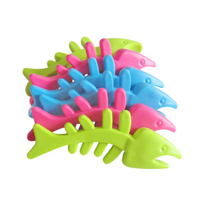 Juguete masticable en forma de hueso de pescado para perros y gatos, juguete de entrenamiento chirriante para mascotas con divertido sonido de goma para cachorros - Product Image 1