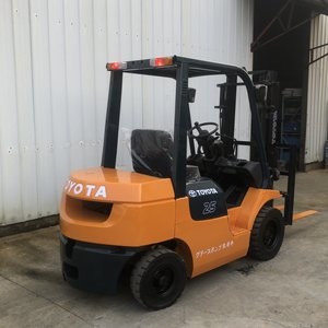 Chariot élévateur Toyota d'occasion de 2,5 tonnes avec moteur, boîte de vitesses et pompe d'origine japonaise, rapport fourni - Product Image 5