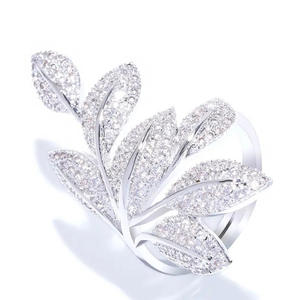 Anello in Oro Bianco con Diamanti T0711, Gioiello di Lusso da Donna per Matrimonio, Diamante Naturale Colore D, Design a Foglia - Product Image 5