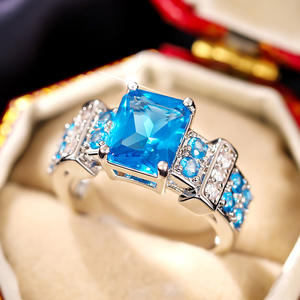 Bague Saphir Femme A183 Taille Émeraude Sertissage Géométrique à Griffes en Alliage Bijoux de Fiançailles - Product Image 2