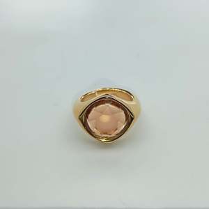 Bague en acier inoxydable 316L plaqué or PVD avec pierre rose pour femme - Product Image 1