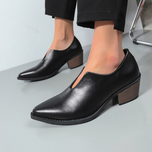 Pointed Toe Thick Heel Slip-on Women's Small Leather Shoes Autumn Arrival Plus Size British Style Retro Mid-heeled Flats - Product Image 1