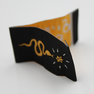 Hiệu Suất Cao Biểu Tượng Tùy Chỉnh Tùy Chỉnh Quần Áo Nhãn Tùy Chỉnh Dệt Biểu Tượng Tùy Chỉnh Thẻ Cho Quần Áo May Nhãn Chính Nhãn - Product Image 3