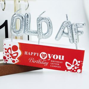 Bougies de gâteau en lettres métalliques argentées « OLD AF » en gros pour mariages et anniversaires - Product Image 2