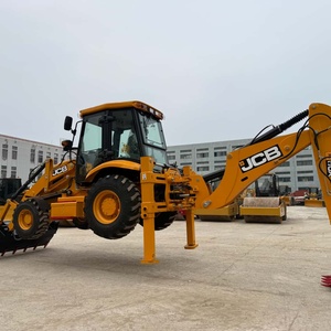 Chargeuse-pelleteuse JCB 3CX d'occasion à bonne traction, idéale pour le creusement de fossés de drainage agricole et les travaux de paillage de fumier - Product Image 4