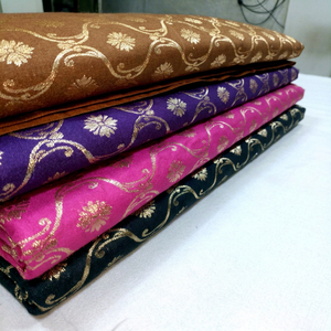 Tissu brocart traditionnel indien avec motif floral en Zari doré pour sari, lehenga, kurti, matière pour robe - Product Image 1