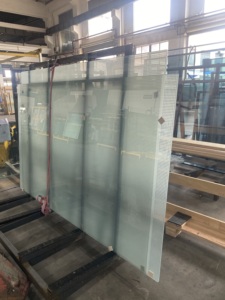 Verre givré à motifs de points de haute qualité, semi-transparent, feuille décorative trempée pour paroi de douche - Product Image 4