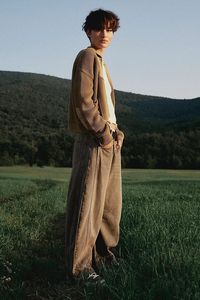 กางเกงยีนส์ทรงบอยเฟรนด์เอวกลางลายเสือดาวขาบานสำหรับผู้หญิง - Product Image 2