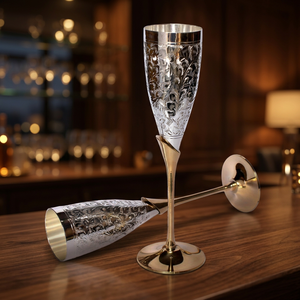 Flûtes à champagne élégantes en laiton découpées à la main, bordure dorée, ensemble de 2 gobelets de mariage - Product Image 1