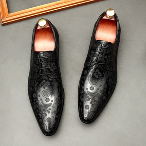 Zapatos de hombre de estilo popular y a la moda con un diseño único, que exudan un encanto masculino y audaz. Zapatos de cuero casuales de negocios para hombre. - Product Image 4