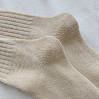 OEM Vente en gros Chaussettes personnalisées de haute qualité en laine épaisse et chaude pour l'hiver Chaussettes longs tubulaires à compression au genou Chaussettes pour mollets