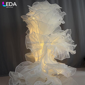 Centre de table LEDA pour événements de mariage, fleur géante moderne en soie organza et tulle, décoration de scène et d'allée - Product Image 2