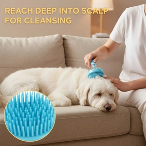 Cepillo de ducha espumante para mascotas con depósito de líquido, cepillo de silicona con diseño colgante para baño de gatos, herramienta para tiendas de mascotas, venta al por mayor. - Product Image 3