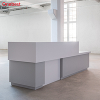Comptoir de réception en marbre blanc italien cannelé en pierre Corian pour hôtel, salon de beauté, mobilier de hall
