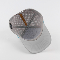 Casquette de golf 5 panneaux en Oxford Dobby 100 % polyester, avec patch en caoutchouc personnalisé, logo brodé, fermeture snapback réglable, respirante, vente en gros