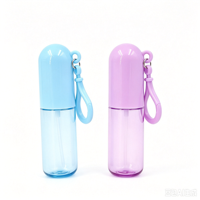 Flacon pulvérisateur portable de 30 ml avec capuchon extérieur à crochet, flacon pulvérisateur à fine brume en PET, conteneur cosmétique vide avec porte-clés pour parfum et tonique