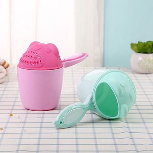 Venta directa de fábrica Taza de oso para niños Cuchara de agua Elegante tazón de baño para bebé para champú Productos de baño para bebé al por mayor - Product Image 1