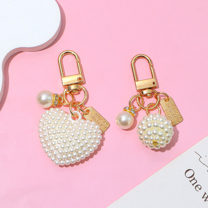 Elegante Portachiavi a Cuore con Perle, Ciondolo per Borsa Placcato Oro a Forma di U con Accento in Strass per Decorazione Borse da Donna - Product Image 4