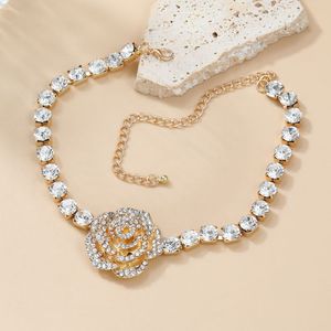 <span class=keywords><strong>Set</strong></span> di Collana <span class=keywords><strong>Girocollo</strong></span> e Orecchini di Lusso con Fiori in Strass Scintillanti per Donne, Accessori di Gioielleria in Cristallo - Product Image 3
